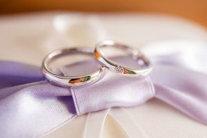 結婚指輪とリボン