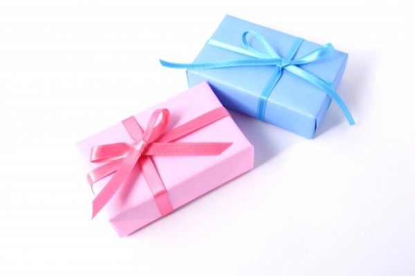青とピンクのプレゼント