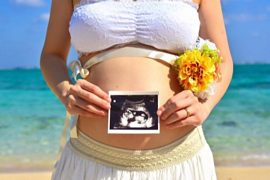 妊婦とエコー写真
