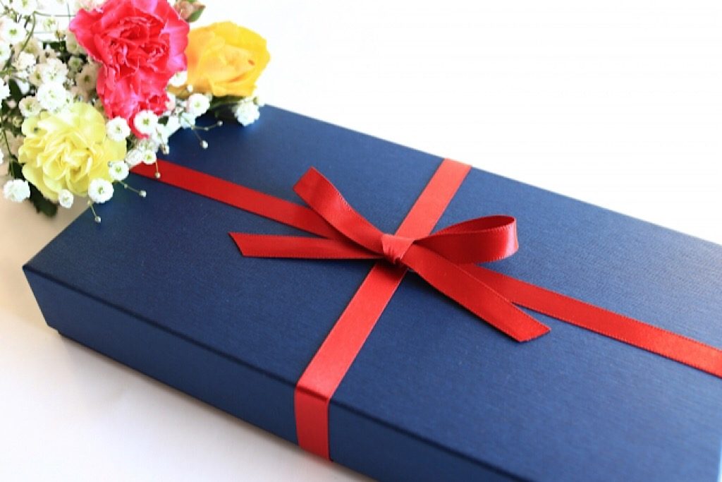 青い箱のプレゼント